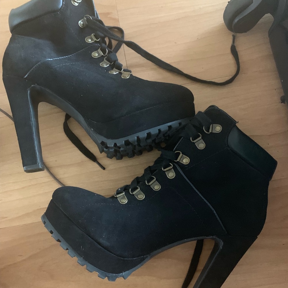 Black heeled boots